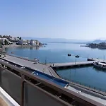 Debbie's δίπλα στο νερό ! *