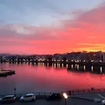 Debbie's δίπλα στο νερό ! Chalkís