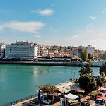Debbie's δίπλα στο νερό ! *