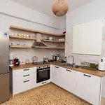 Debbie's δίπλα στο νερό ! * Chalkís