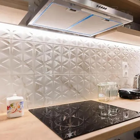 Debbie's δίπλα στο νερό ! * Chalkís