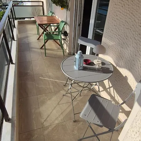 Debbie's δίπλα στο νερό ! Apartman Chalkís