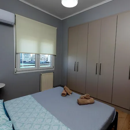 Debbie's δίπλα στο νερό ! * Chalkís