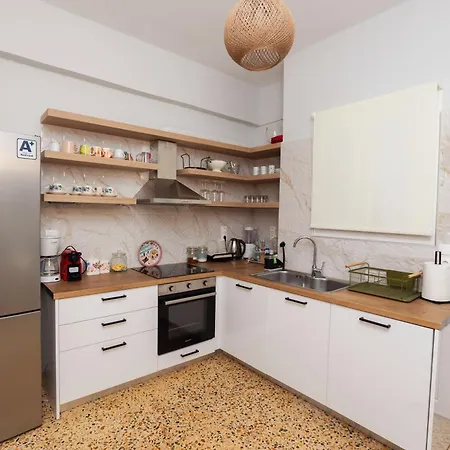 Debbie's δίπλα στο νερό ! * Chalkís