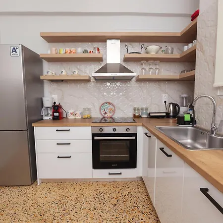 Debbie's δίπλα στο νερό !