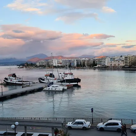 Debbie's δίπλα στο νερό ! * Chalkida
