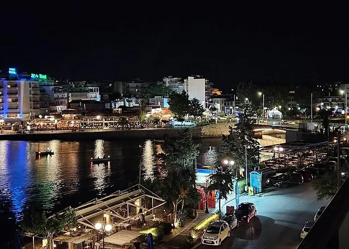 Debbie's δίπλα στο νερό !